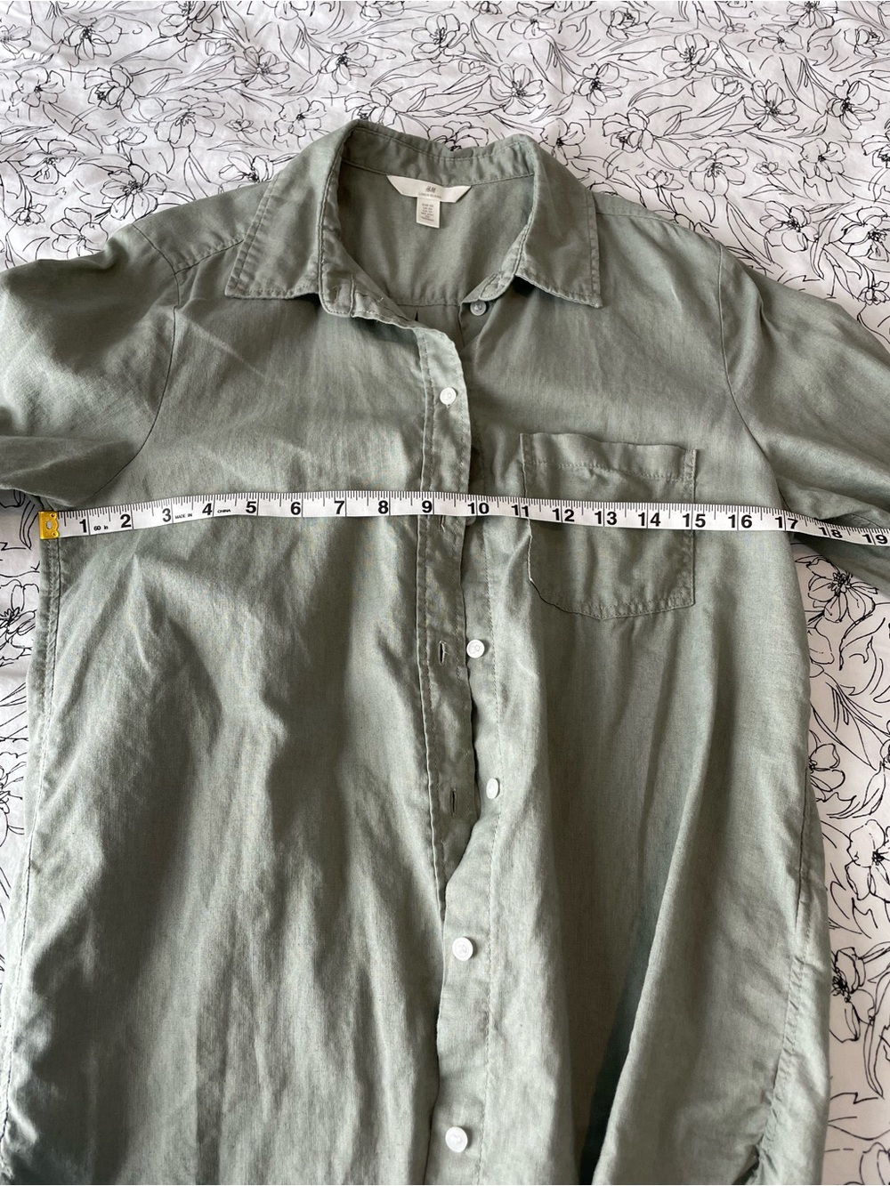 H&M Casual Long-Sleeve Button-Down Shirt — Light Sage - Picture 9 of 10